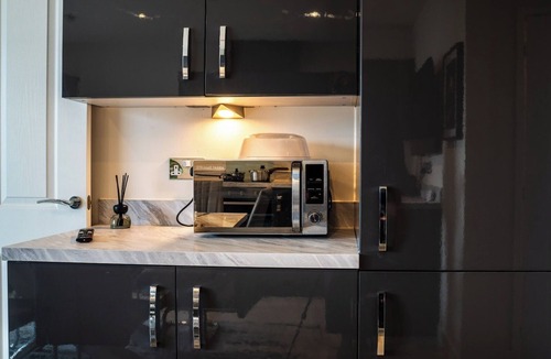 Sheffield House | Comfortable and Fully-furnished 2-bedroom House around City Center, Universities