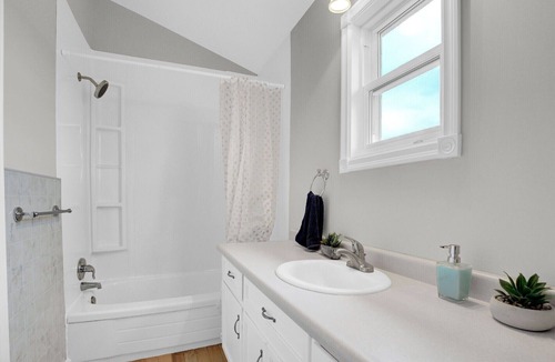 Amaranth House | Comfortable and modern guest place
