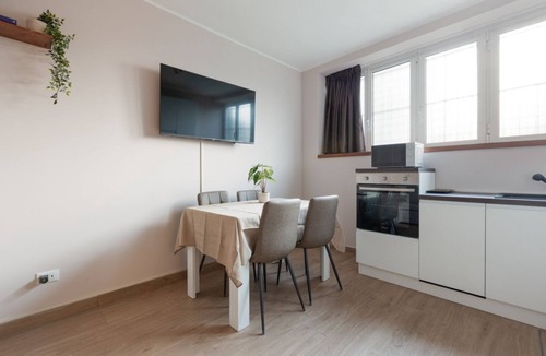 Affori Apartment | Comfortable and modern 45sqm apartment, able to comfortably accommodate up to 4 people, located in the basement of a building WITHOUT a lift (steps to access it). The apartment is located in a strategic position, just a 5-minute walk from the Affori st