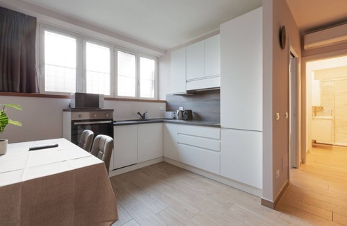 Affori Apartment | Comfortable and modern 45sqm apartment, able to comfortably accommodate up to 4 people, located in the basement of a building WITHOUT a lift (steps to access it). The apartment is located in a strategic position, just a 5-minute walk from the Affori st