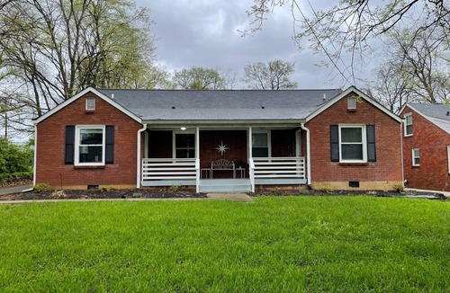 Inglewood House | Comfortable and Quiet 3 Bedroom Duplex