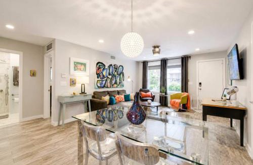 Cherry House | Comfortable and stylish condo near Myers Park