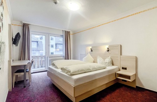 Zueschen Apartment | Comfortable and versatile room -perfect for relaxation, work and exchange