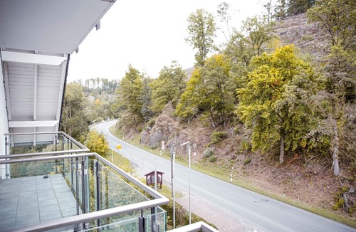 Zueschen House | Comfortable and versatile 6-person penthouse room - perfect for relaxation - Smart Resorts B&B 1