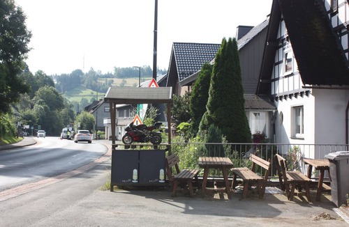 Zueschen Apartment | Comfortable and versatile room-perfect for relaxation, work and exchange