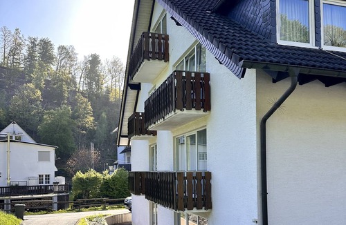 Zueschen Apartment | Comfortable and versatile room -perfect for relaxation, work and exchange