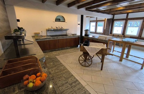 Zueschen Apartment | Comfortable and versatile room -perfect for relaxation, work and exchange