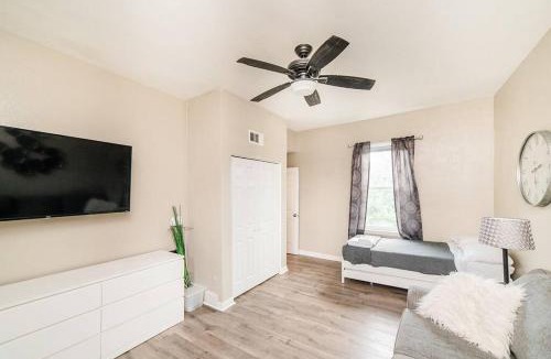 Manchester Apartment | Comfortable and Walkable - Off-Street Parking