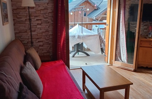 Albiez-le-Vieux Apartment | Comfortable apartment, 300m from slopes and shops, south-facing balcony, parking, pets allowed