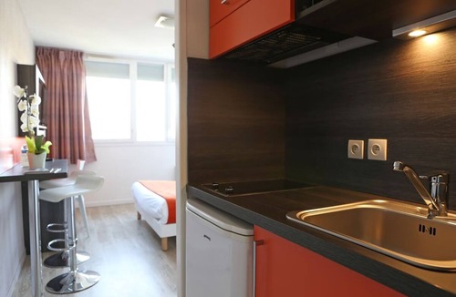 Chevilly-Larue Hotel | Comfortable Apartment with Breakfast & Metro Acces
