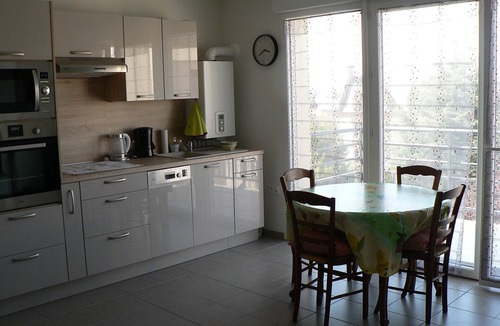Dives-sur-Mer Apartment | Comfortable apartment with wifi, TV, Balcony, parking, 2 bedrooms, 1 bathroom, 4 people, 57m2