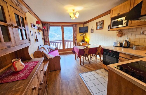 Les Bruyeres Apartment | Comfortable apartment for 4 near slopes, equipped kitchen
