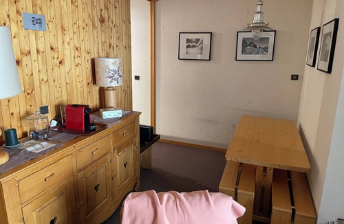 Val-d'Isere Apartment | Comfortable apartment with balcony, bed linen and towels provided