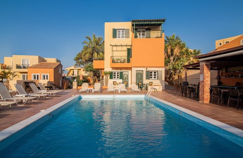 Hersonissos Centre Apartment | Comfortable Apartment with Shared Pool & Beautiful Garden