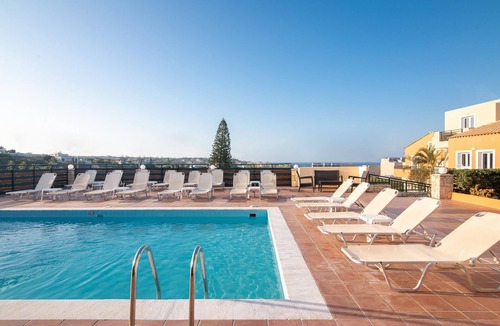 Hersonissos Centre Apartment | Comfortable Apartment with Shared Pool & Beautiful Garden