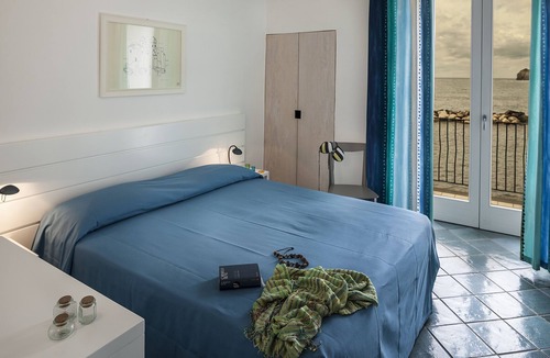 Sant'Angelo Apartment | Comfortable apartment with terrace on the sea.