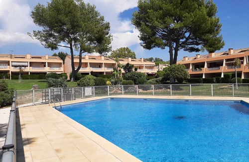 Le Pradet Apartment | Comfortable apartment, beach, pool, tennis, sailing, sea view, golf, diving