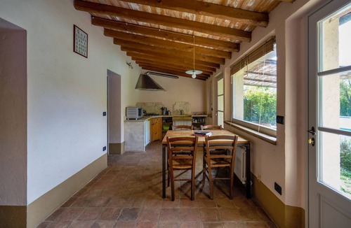 Asciano Apartment | Comfortable apartment in Asciano, A/C,Wi-Fi, ground floor with garden