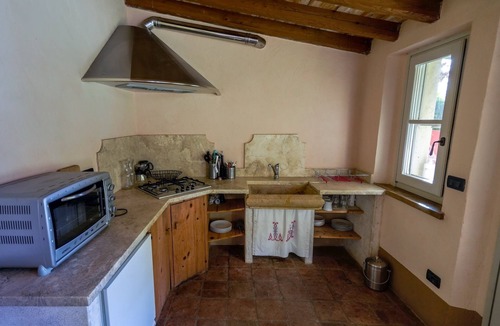 Asciano Apartment | Comfortable apartment in Asciano, A/C,Wi-Fi, ground floor with garden