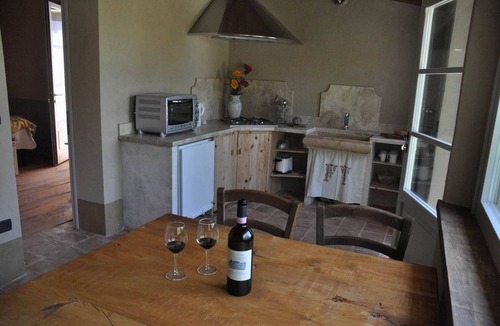 Asciano Apartment | Comfortable apartment in Asciano, A/C,Wi-Fi, ground floor with garden