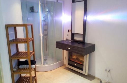 Waterloo Apartment | Comfortable Apartment in Waterloo with Jacuzzi - 78m²