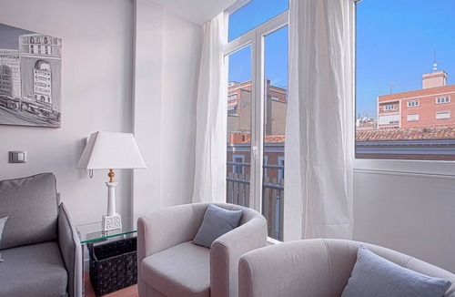 Jeronimos Apartment | Comfortable Apartment near Retiro Park. Retiro III