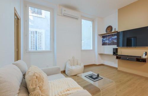 Notre-Dame du Mont Apartment | Comfortable apartment on Cours Julien