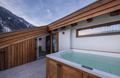 Predazzo Apartment | Comfortable Apartment “Vacanze Arcobaleno - Azzurro” with Mountain View