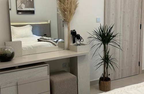 Madinat Zayed Apartment | Comfortable apartment with a sense of hotel
