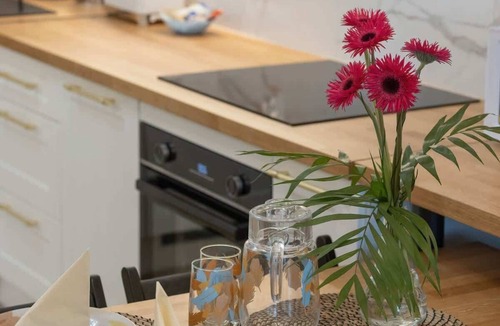 Gaski Apartment | Comfortable Apartment with Terrace | Close to the Beach, Parking