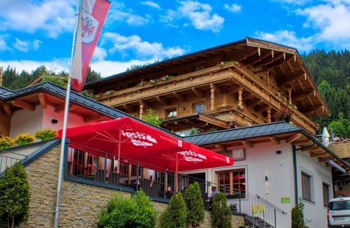 Aschau bei Kirchberg House | Comfortable double room with sofa bed - Hotel Aschauer Hof