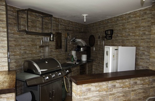 Praia de Barequecaba House | Comfortable beach house with pool, terrace, barbecue, 300 m from the beach.