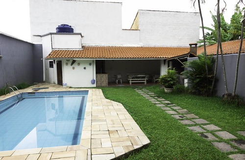 Praia de Barequecaba House | Comfortable beach house with pool, terrace, barbecue, 300 m from the beach.