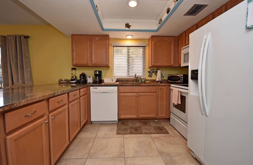 Englewood Condo | Comfortable beachfront home
