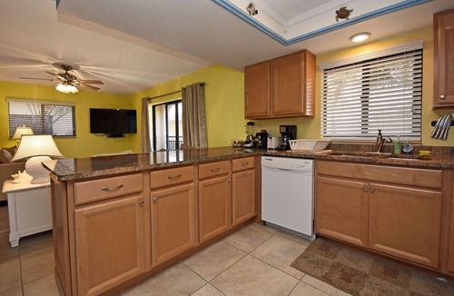 Englewood Condo | Comfortable beachfront home