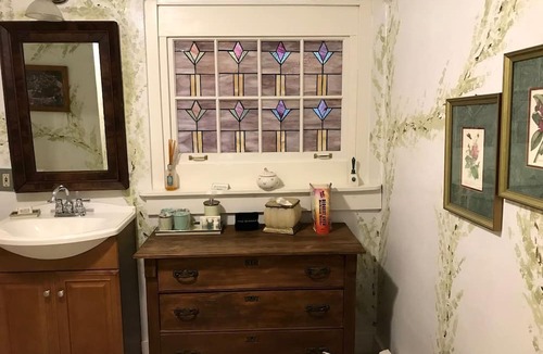 Elkhorn House | Comfortable Bed and Breakfast Suite for Two Guests near Pleasant Lake, Wisconsin