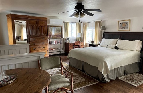 Elkhorn House | Comfortable Bed and Breakfast Suite for Two Guests near Pleasant Lake, Wisconsin