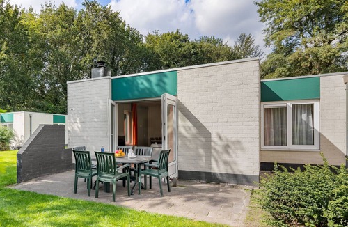 Borger House | Comfortable bungalow with dishwasher, near Hunebedcentrum