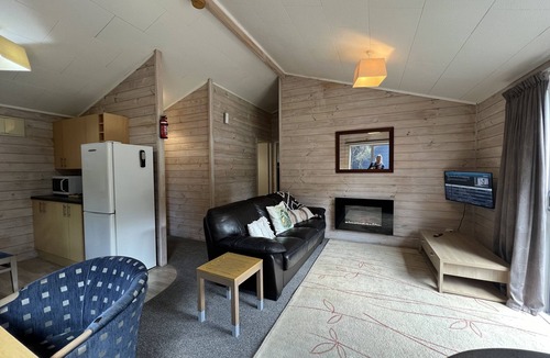 Coatesville Cottage | Comfortable Bush Retreat in Coatesville, just 3 minutes from Albany