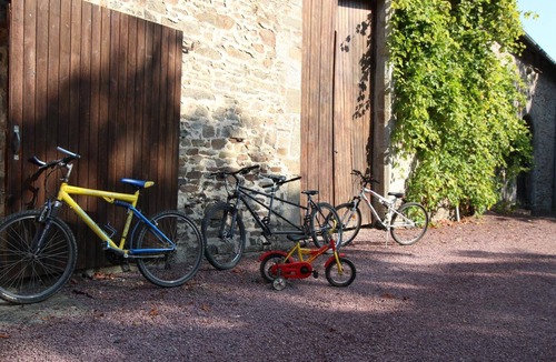 La Haye-Bellefond Cottage | Comfortable cottage by a castle with activities