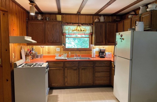 Irons Cabin | Comfortable Cabin in the Woods. Perfect for Fishing, Hunting or Skiing!