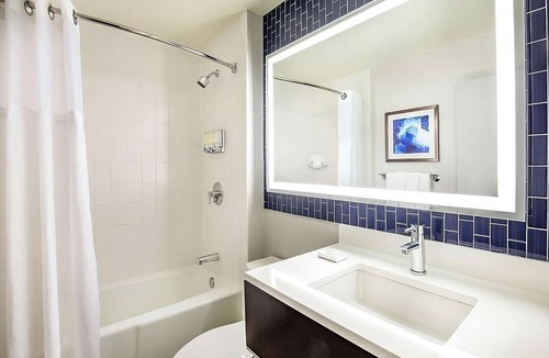East Cambridge Hotel | Comfortable Cambridge Stay w/Spectacular Charles River Views