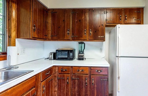 Castine Apartment | Comfortable Castine getaway w/a full kitchen - walk to the waterfront
