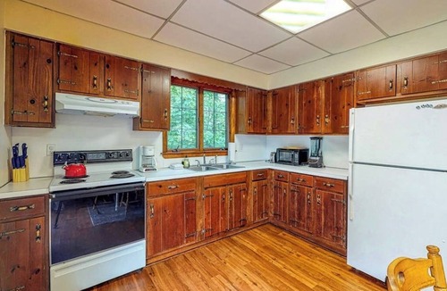 Castine Apartment | Comfortable Castine getaway w/a full kitchen - walk to the waterfront