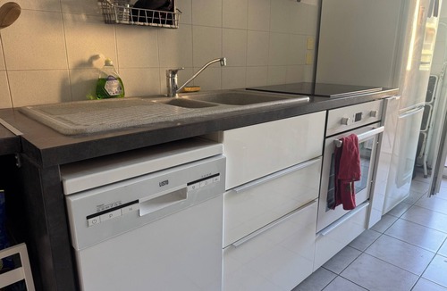 Hyeres City Centre Apartment | Comfortable central apartment, swimming pool, air conditioning, terrace, parking