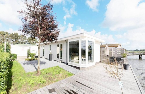West-Graftdijk House | Comfortable chalet located in the Polder