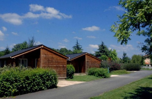 Baudreix Ski Chalet | Comfortable chalet for 6 with terrace and modern amenities