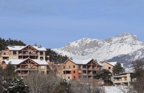 Chorges Apartment | Comfortable chalet on the shores of Lac de Serre-Ponçon