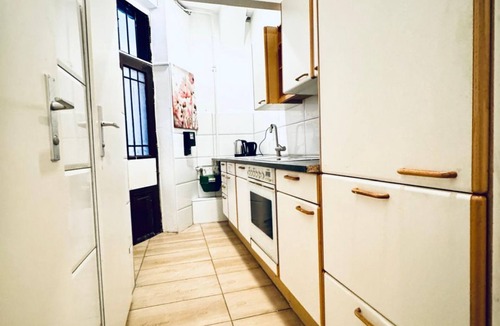 Wahring Apartment | Comfortable & Clean Private Room, Close to Transit