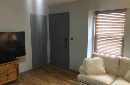 East Colorado Springs Condo | COMFORTABLE CONDO LOCATED CLOSE TO DOWNTOWN AND EASY ACCESS TO I-25